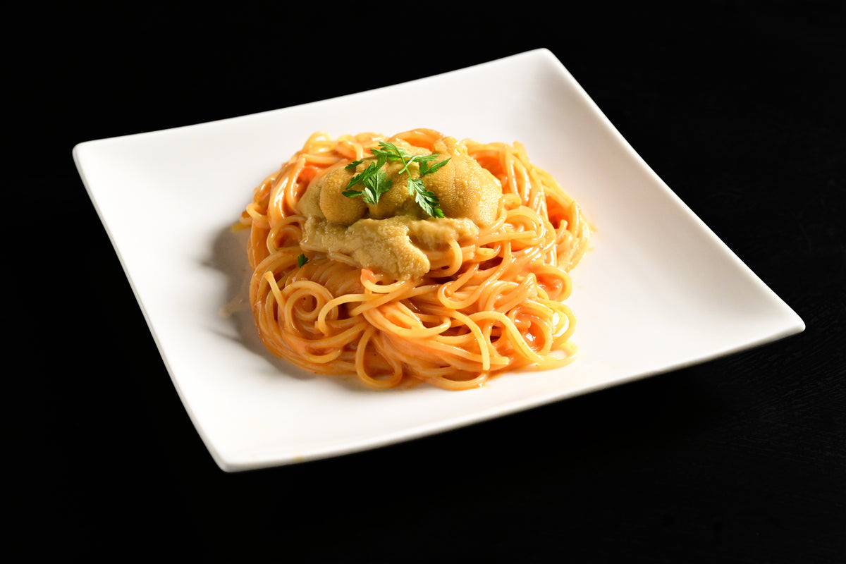 生うにをのせたクリームパスタ